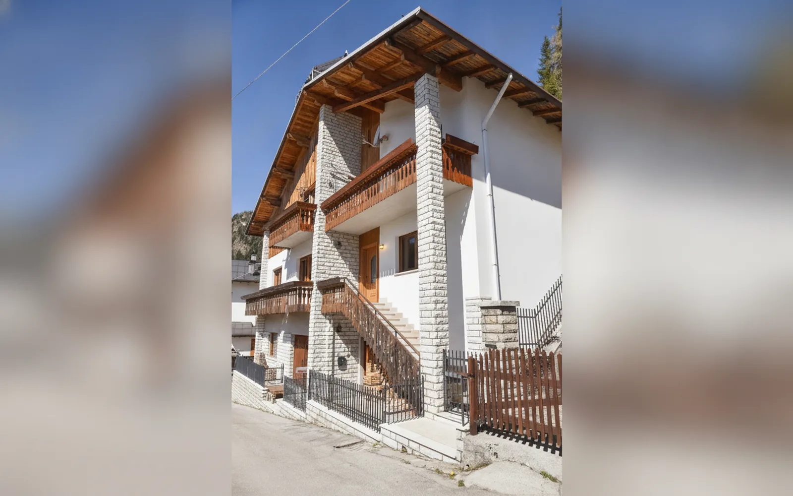 Esterni di Casa Sagui, Zoppè di Cadore (Belluno) (foto 9)